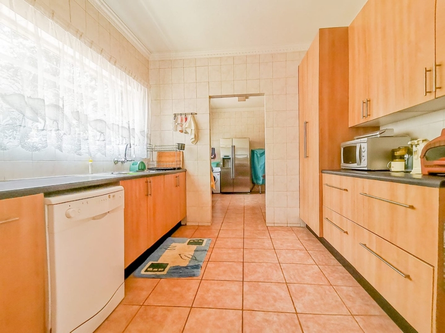 7 Bedroom Property for Sale in Parklands Western Cape